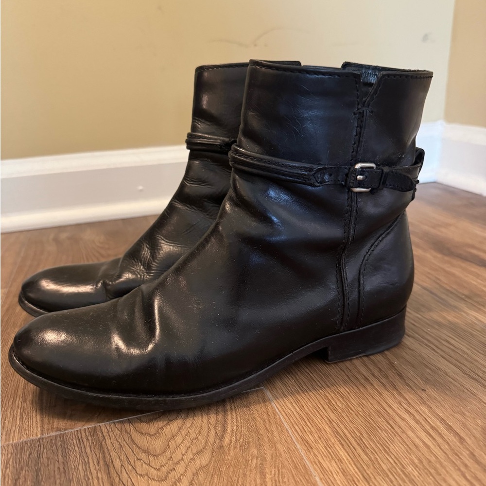 FRYE Black Short Melissa Seam Boot, Size 8